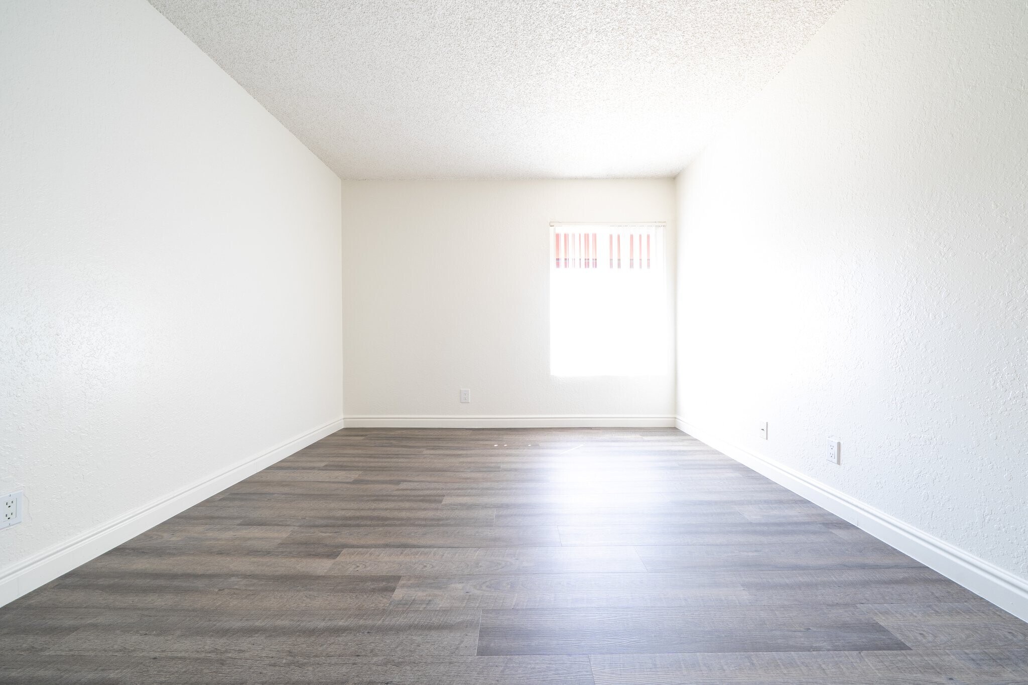 Building Photo - 1440 Oak Dr