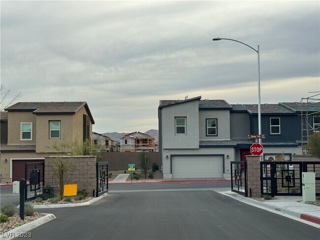 Building Photo - 9923 Florence Hills St