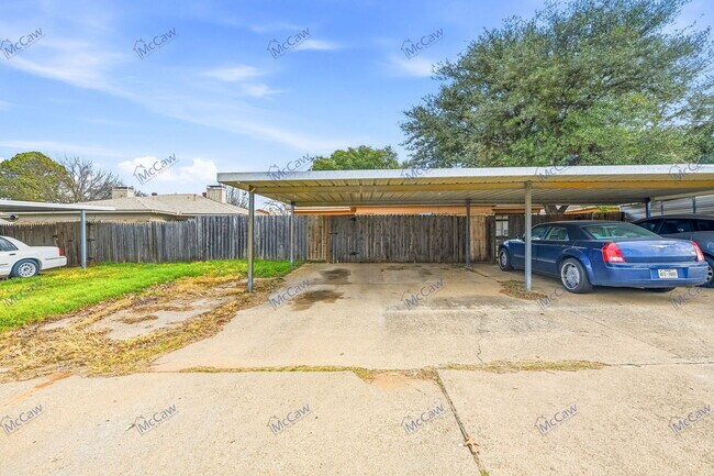 Building Photo - 2728 Westchester Dr