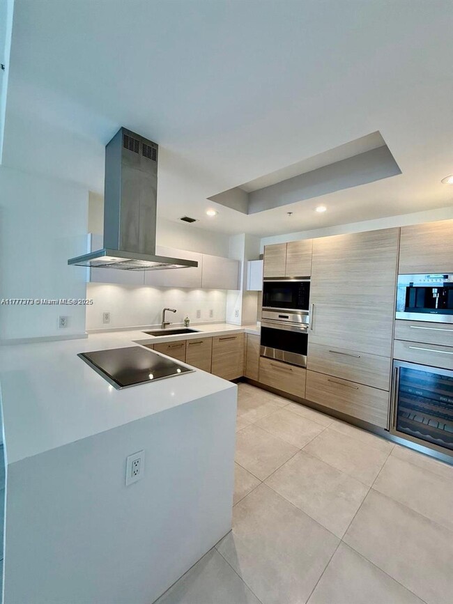 Building Photo - 17301 Biscayne Blvd