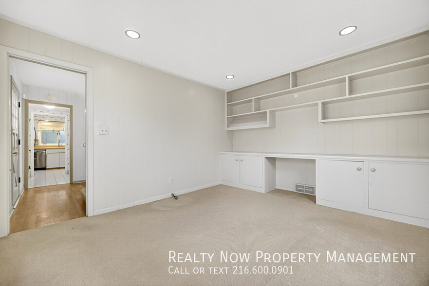 Building Photo - 2171 Cedarview Dr