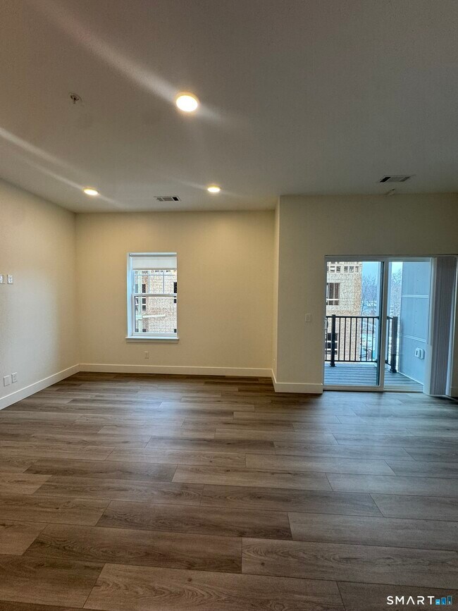 Building Photo - 414 Berlin Tpke