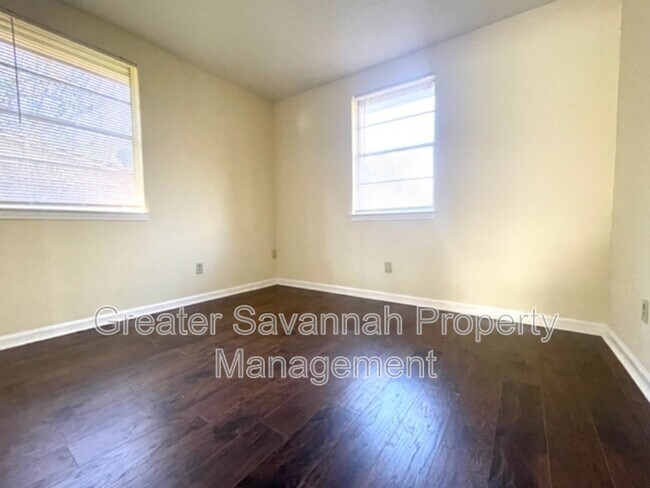 Building Photo - 320 Chatham Villa Dr