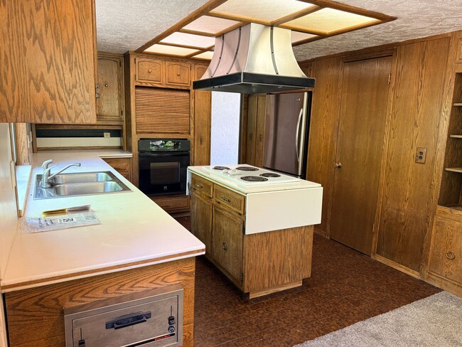 Building Photo - 4 Bed 2.5 Bath House with yard in McLaren Ranch