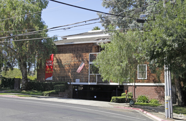 Building Photo - Coral Court