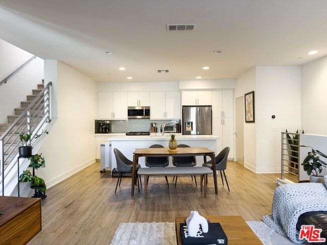 Building Photo - 2111 N Cahuenga Blvd