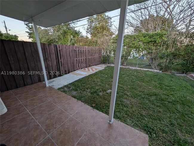 Building Photo - 1037 SW 76th Ave