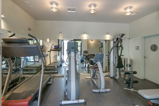 Building Photo - 889 Date St