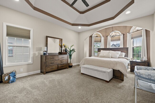 Building Photo - Pet Friendly Four Bedroom with Bonus!