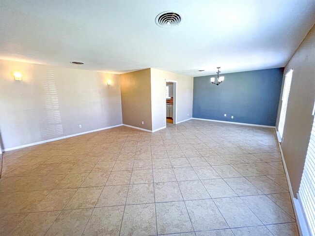 Building Photo - 2815 Monticello Dr