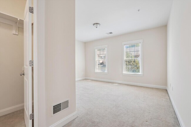 Building Photo - Incredible 4BR, 4.5BA Luxury Bethesda Home!!