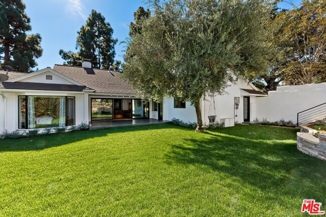 Building Photo - 2400 Glendower Ave