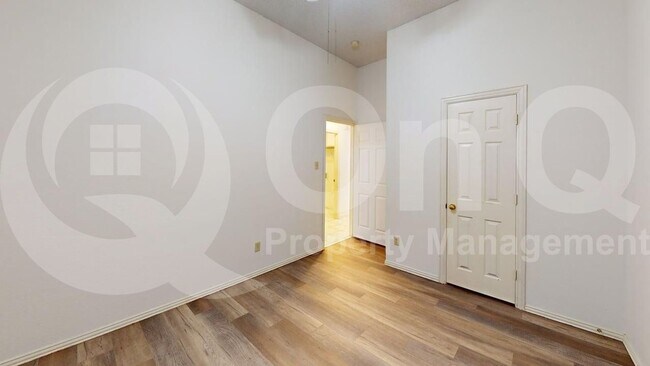 Building Photo - 733 Rockett Ln