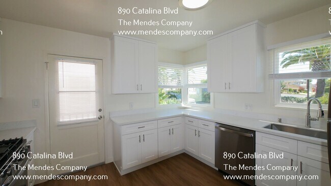 Building Photo - 890 Catalina Blvd