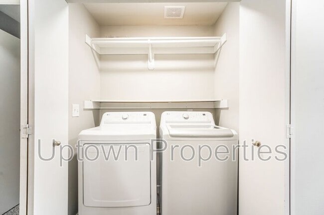 Building Photo - 6133-6135 SE Frances St