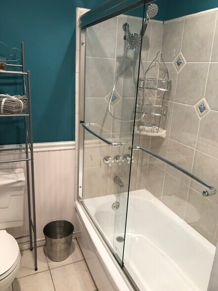 Building Photo - 960 Larrabee St