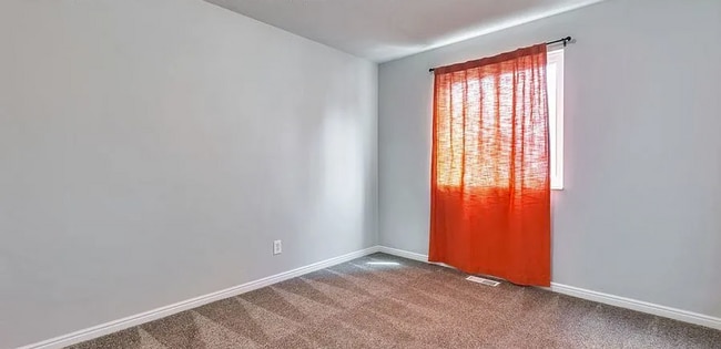 Building Photo - Stunning Modern Home in Murray