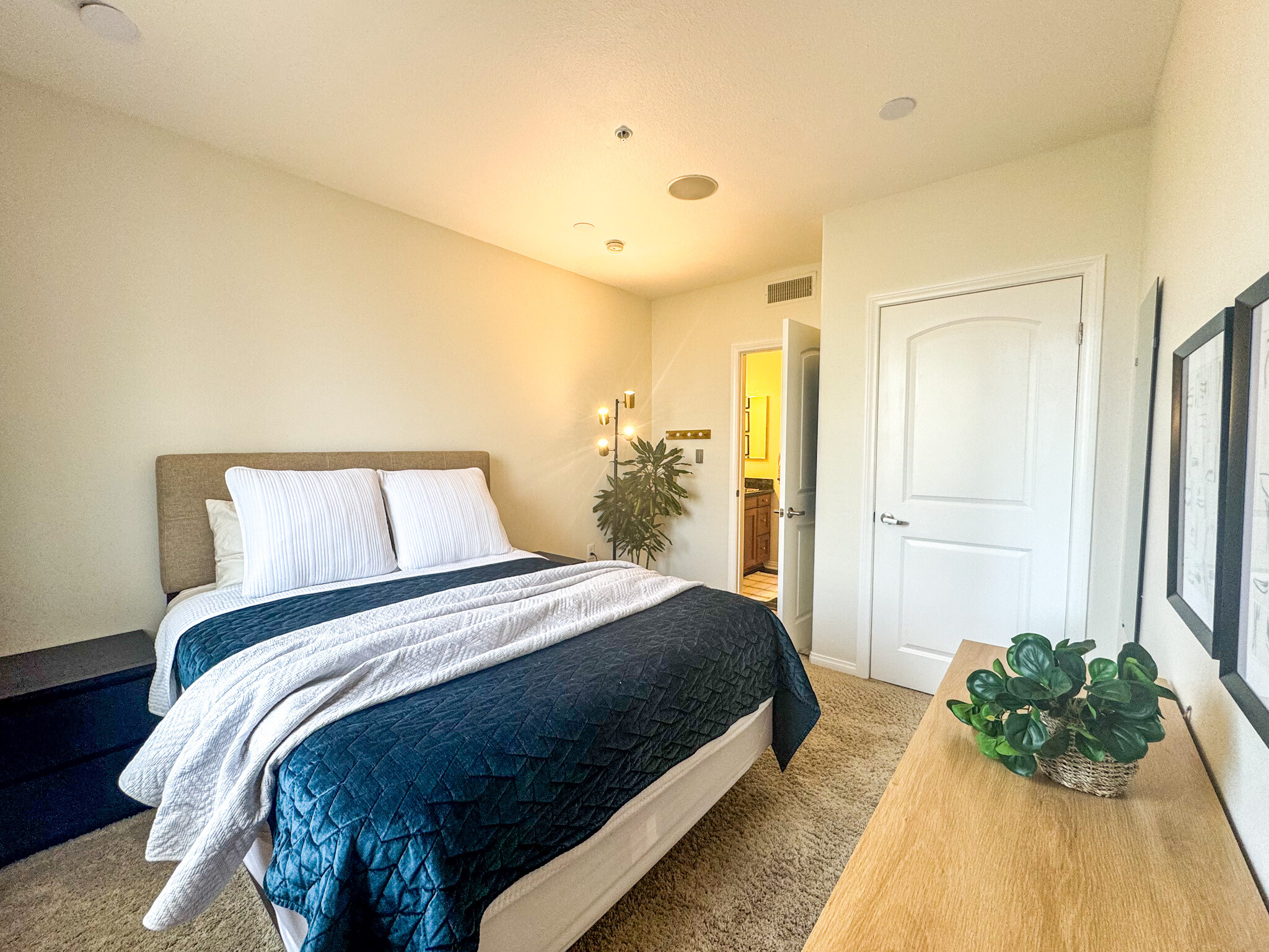 Guest bedroom with built-in closet - 3740 Santa Rosalia Dr