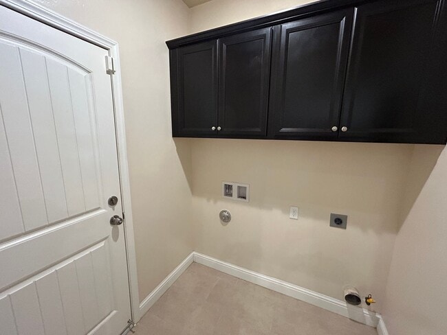 Building Photo - 10406 Alondra Dr