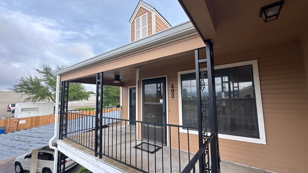 Building Photo - 400 W South Town Dr