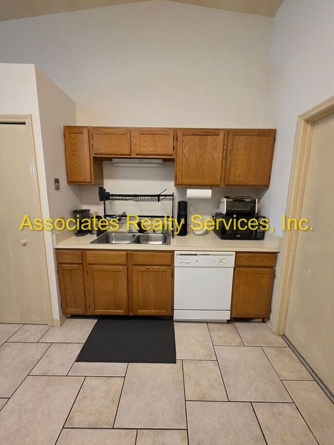 Building Photo - Mill Pond accross from G'ville Health and Fitness