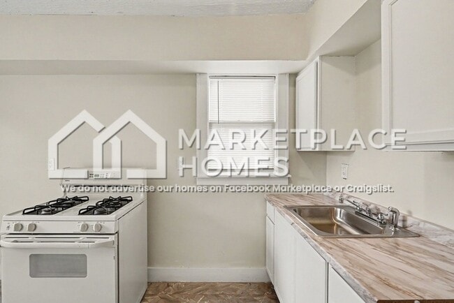 Building Photo - 15710 Northlawn St