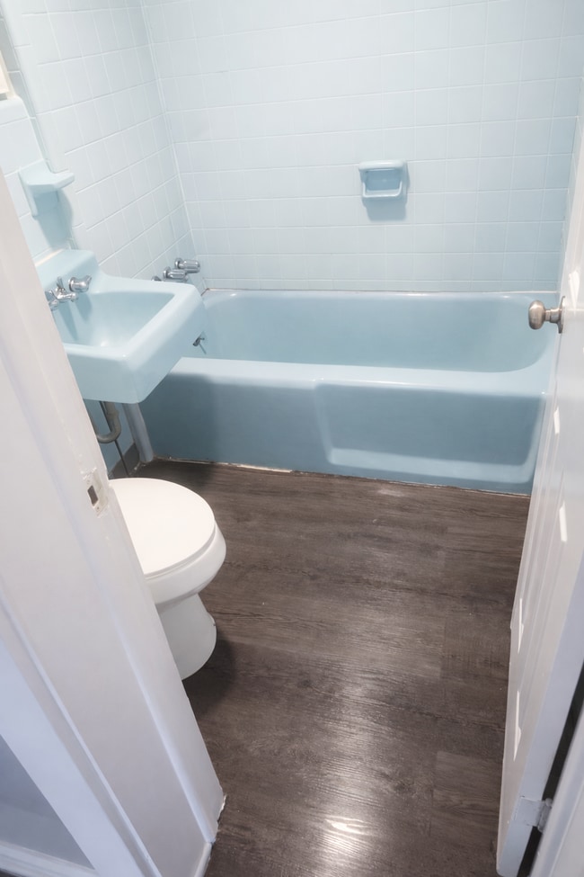 Building Photo - 1827 1st Ave NW