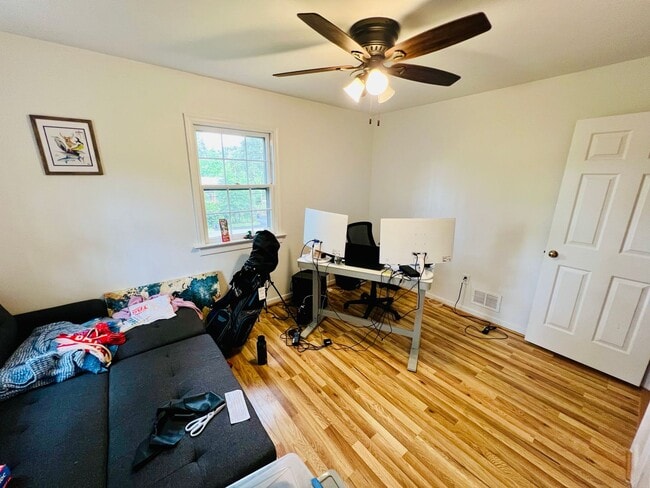 Building Photo - Charming 4-Bedroom Home with Ample Space and Modern Amenities