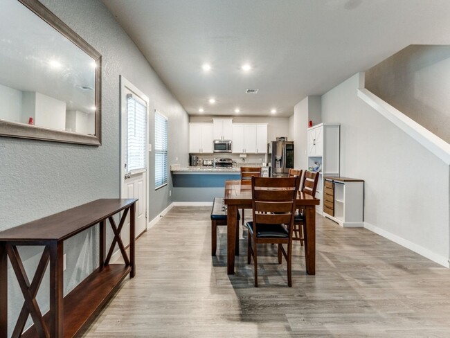 Building Photo - Charming 3BR w/Study House in Converse