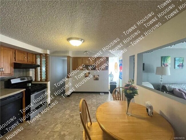 Building Photo - 191 Helen St