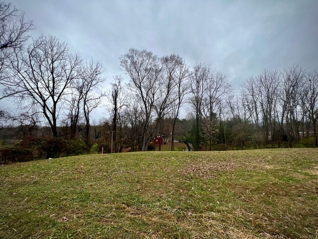 Building Photo - Beautifully Renovated Home!  5 Bedroom, 3 ...