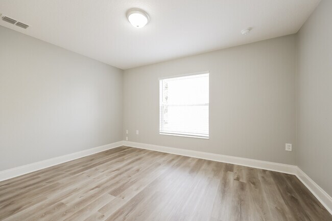 Building Photo - 2451 Foxhollow Rd