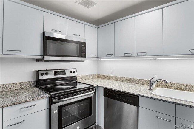 Building Photo - 100 Cutter Mill Rd