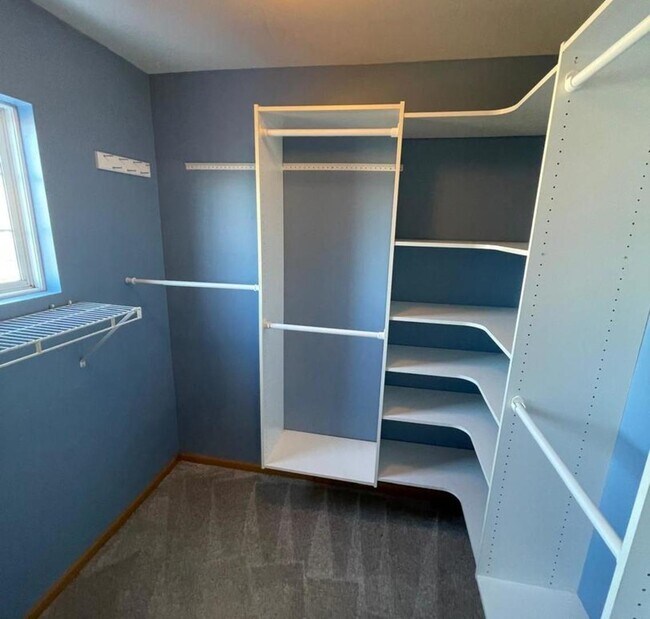 Building Photo - 458 Landmark Ave