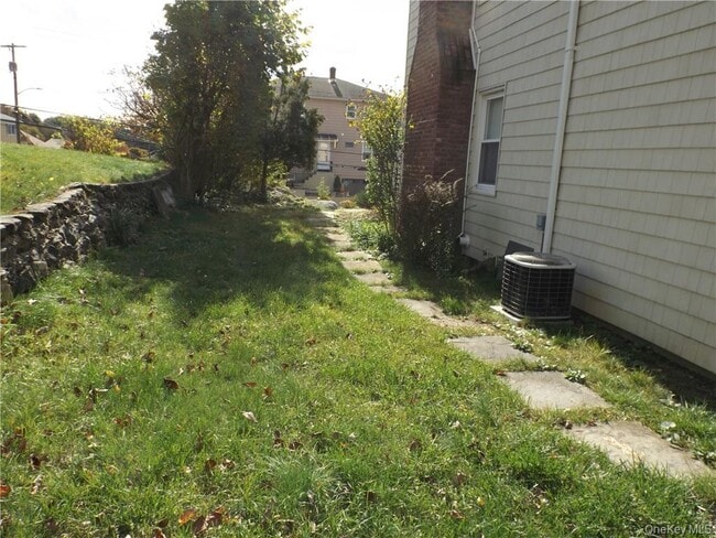 Building Photo - 24 Beechwood Ave