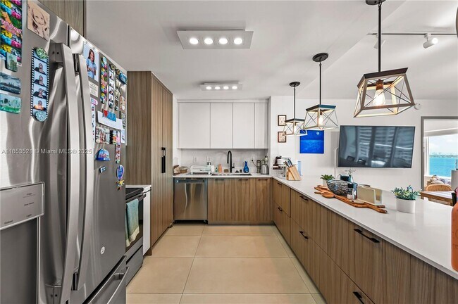 Building Photo - 11111 Biscayne Blvd