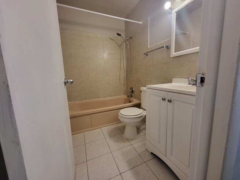 Building Photo - 205 Marian Pkwy