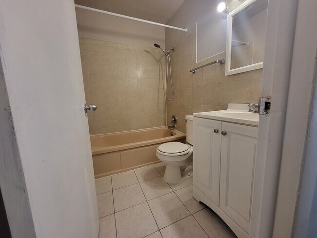 Building Photo - 205 Marian Pkwy