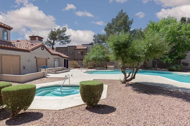 Building Photo - 2 bedroom in gated community with pool/spa...