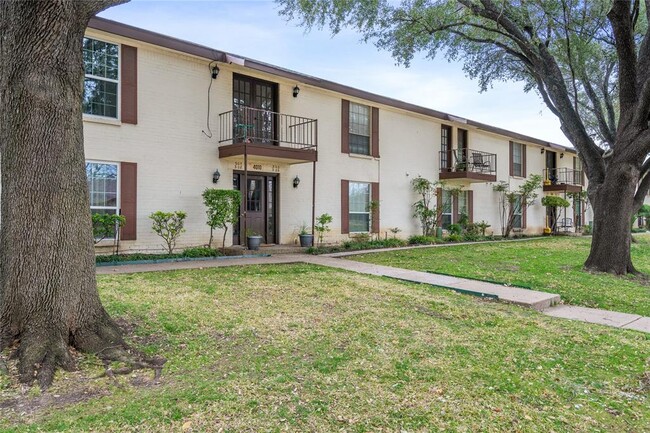 Primary Photo - 4010 Ridglea Country Club Dr