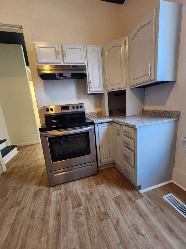 Building Photo - 21 Rose Ave