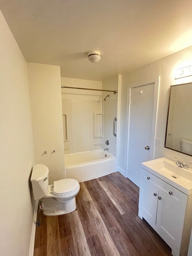 Building Photo - 355 Washington St