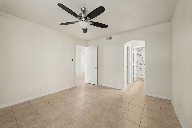 Building Photo - 6885 E Cochise Rd