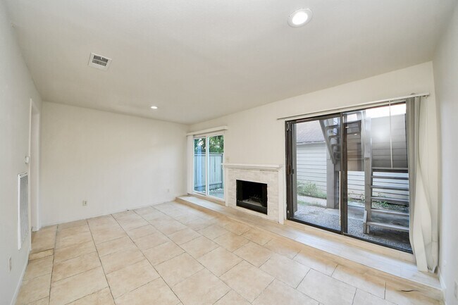 Building Photo - 1059 Country Pl Dr