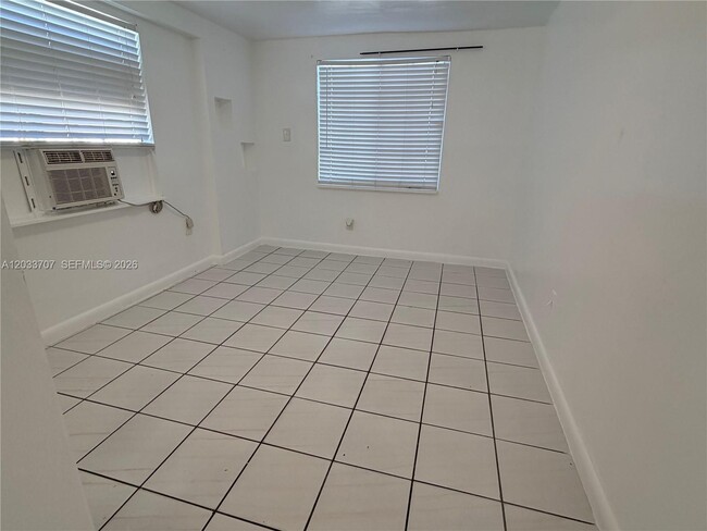 Building Photo - 2500 Sunshine Blvd