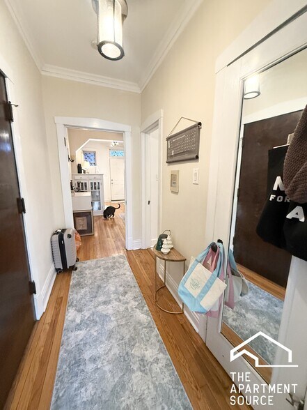 Building Photo - 822 W Wrightwood Ave