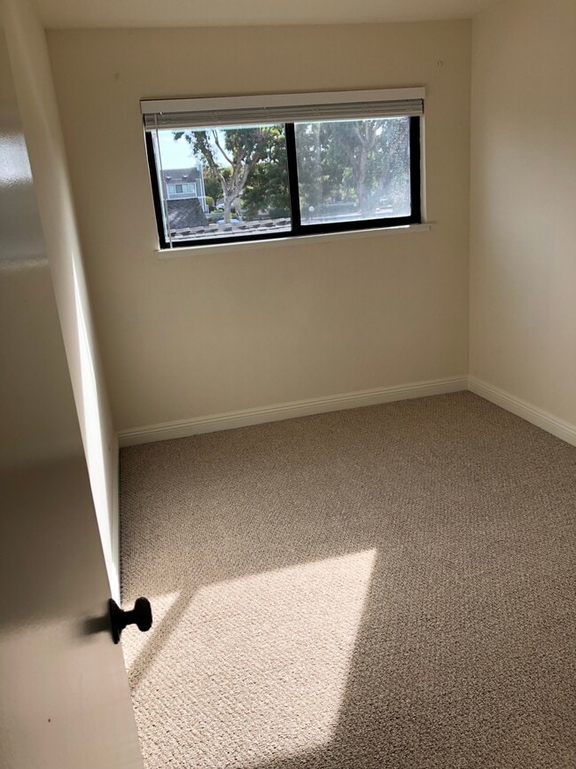 Building Photo - 818 Juno Ln