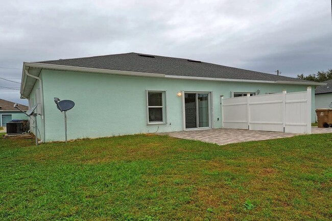 Building Photo - Kissimmee Duplex