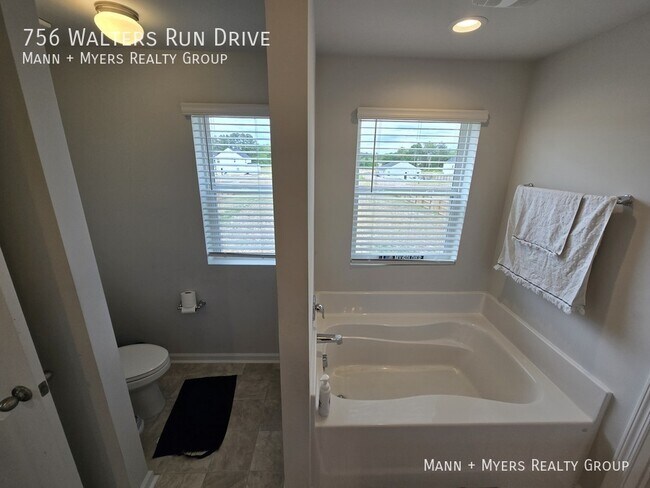 Building Photo - 756 Walters Run Dr