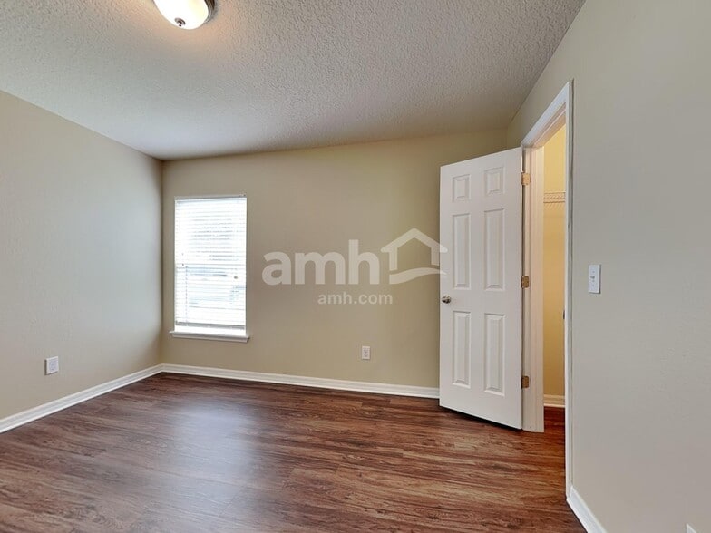 Building Photo - 915 Branchwood Way